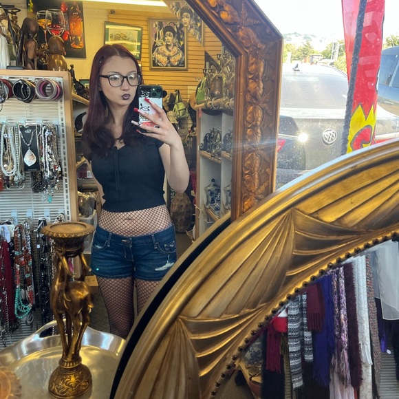 Meet your Posher, Samantha - Picture 4 of 4